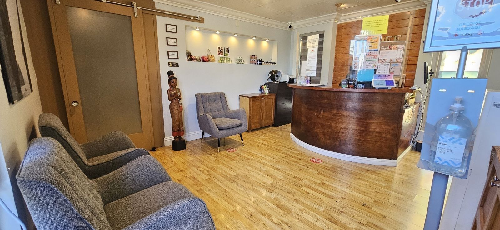 Clean spa couple massage room with decorations